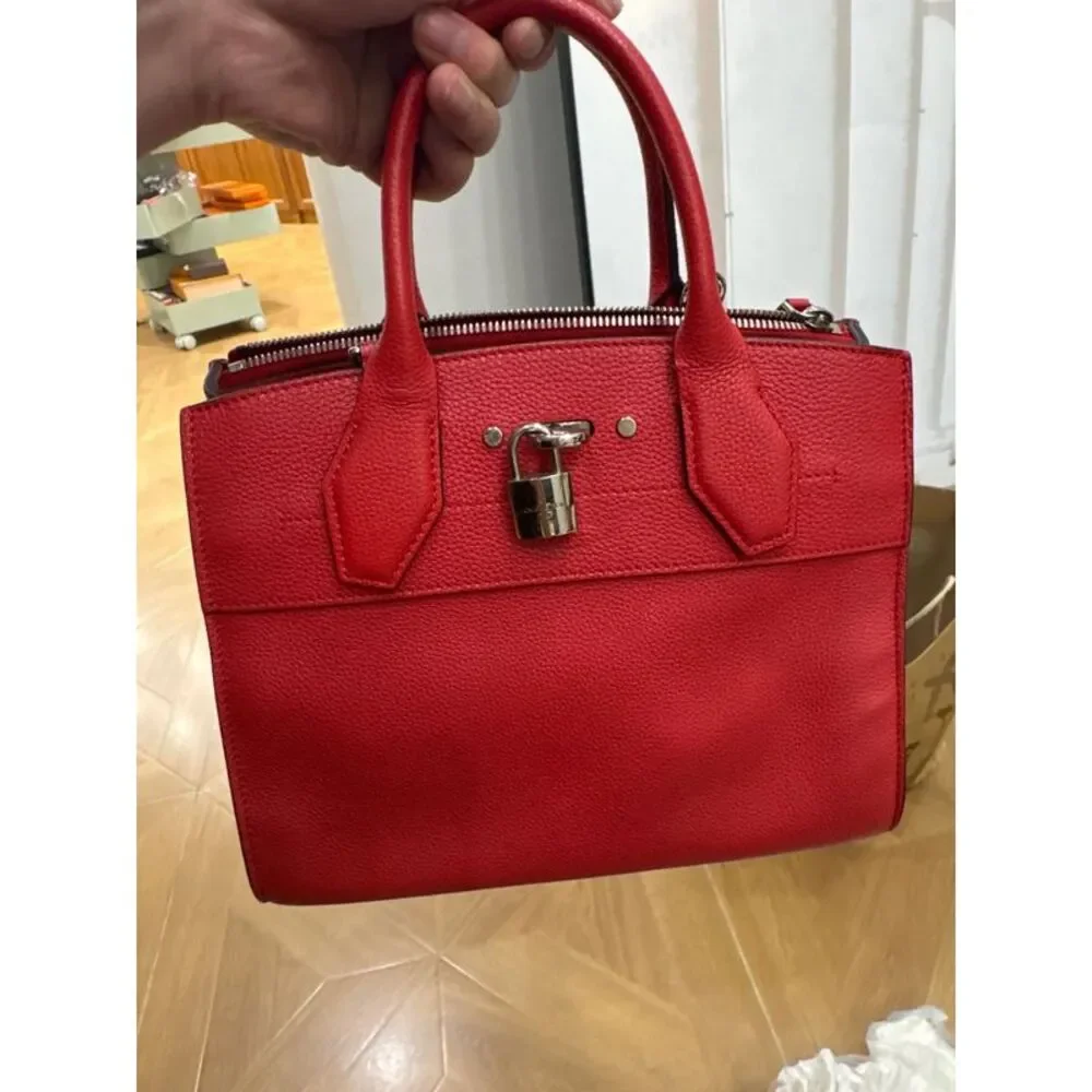 Louis Vuitton Women Pre-Loved Bag Very Good Condition